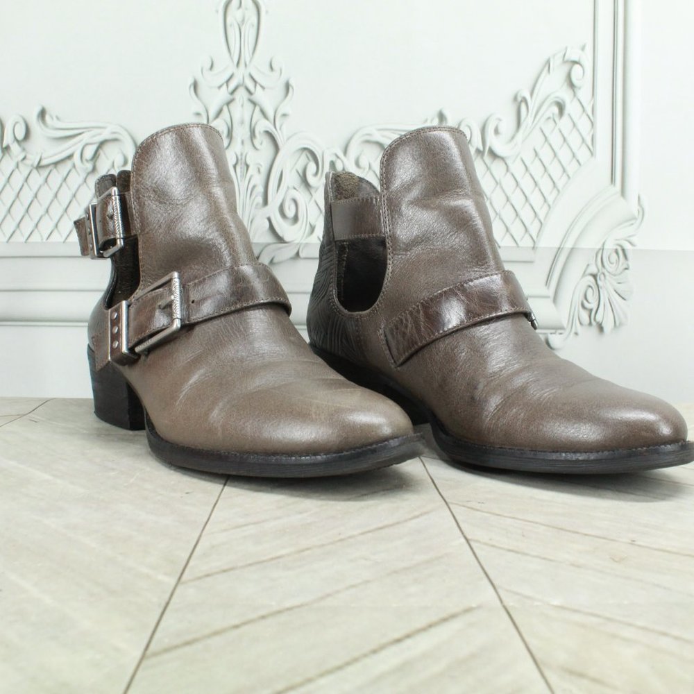 *The Sak Brown Leather Back Zipper Buckled Low Heeled Booties Size - Picture 3 of 9